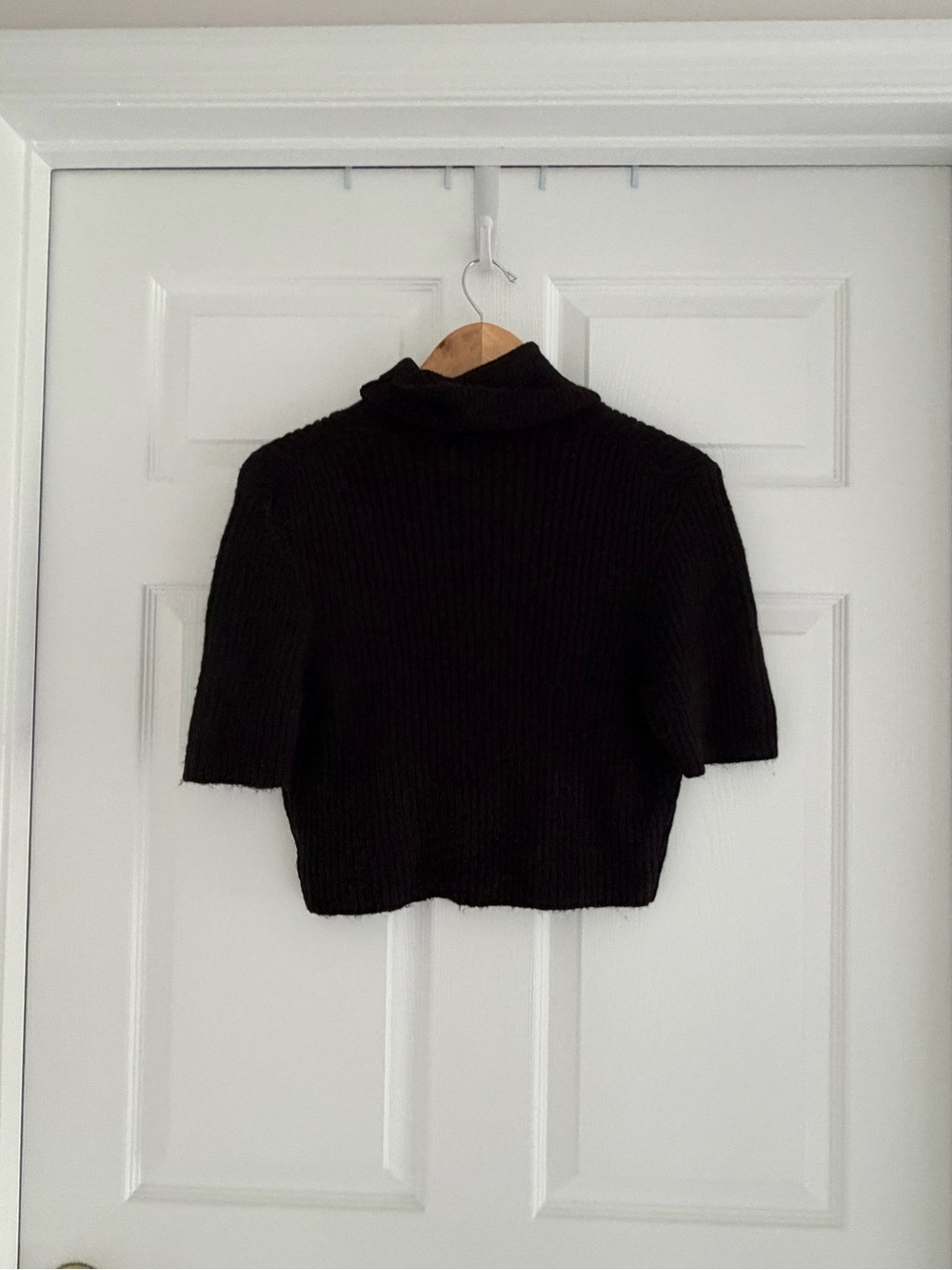 Black Short-Sleeve cropped Turtleneck Knit Top